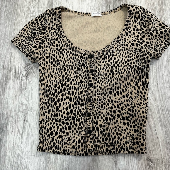 brandy melville leopard button down. ONE SIZE - Picture 1 of 1